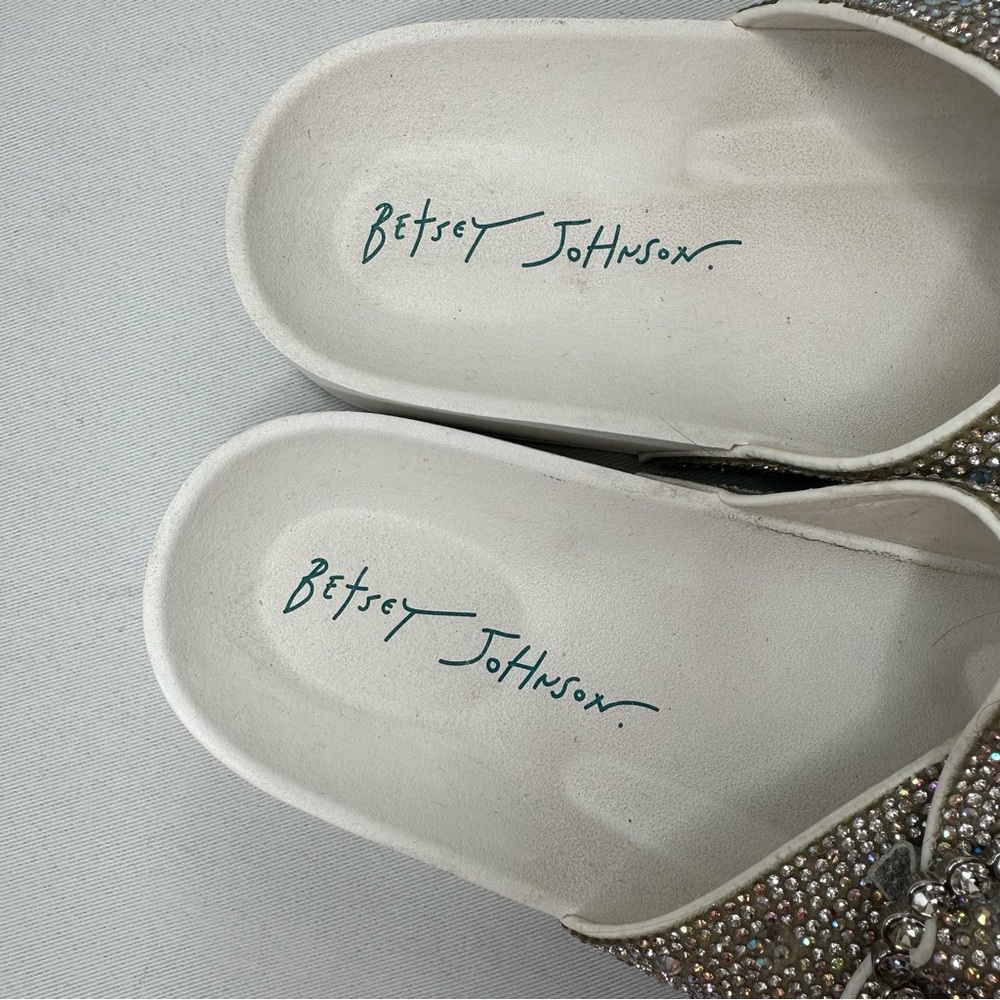 Betsey Johnson 🧶 Silver clear crystal embellished Sandals Sz 8 - Picture 3 of 6